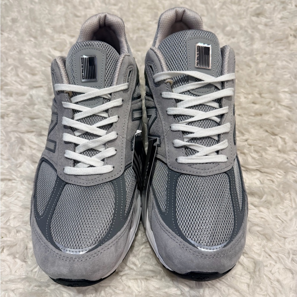 New Balance Men's Gray and White Sneakers